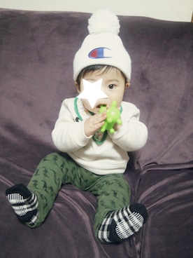 「petit main（プティマイン）のロゴデザイン裏起毛トレーナー（スウェット）」を使った、T1さん（キッズ・70cm）の冬コーディネート