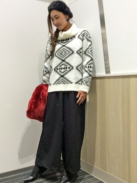 「アイテム（クラッチバッグ、レッド系）」を使った、airiさん（レディース・165cm）の冬コーディネート