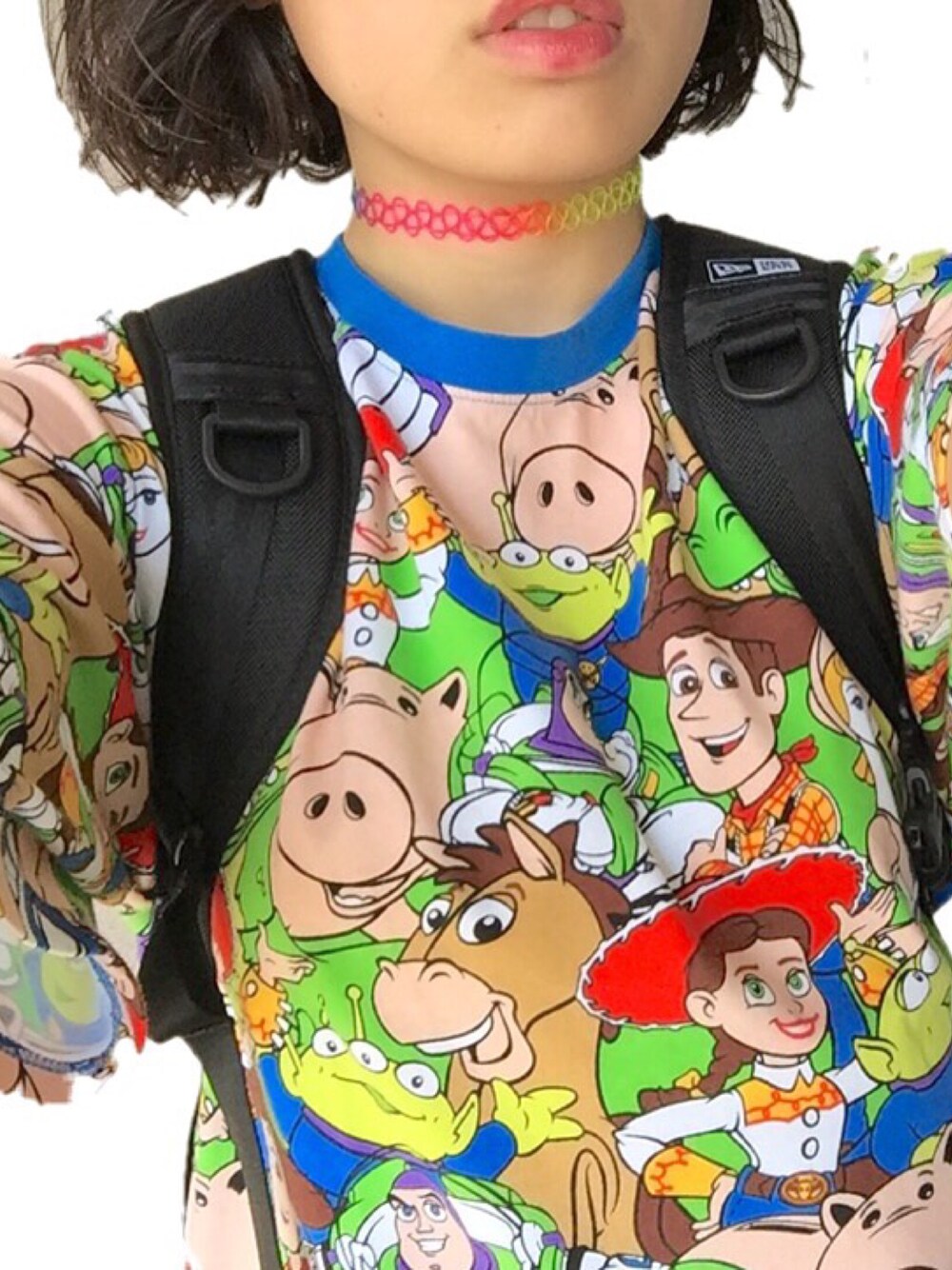 「ディズニー、タトゥーチョーカー」｜「X-girlの【mini3月号掲載】X-girl×NEW ERA RUCKSACK（バックパック/リュック、ブラック系）」を使った、コバヤシ チヒロさん（レディース・163cm）の秋コーディネートの1枚目の写真
