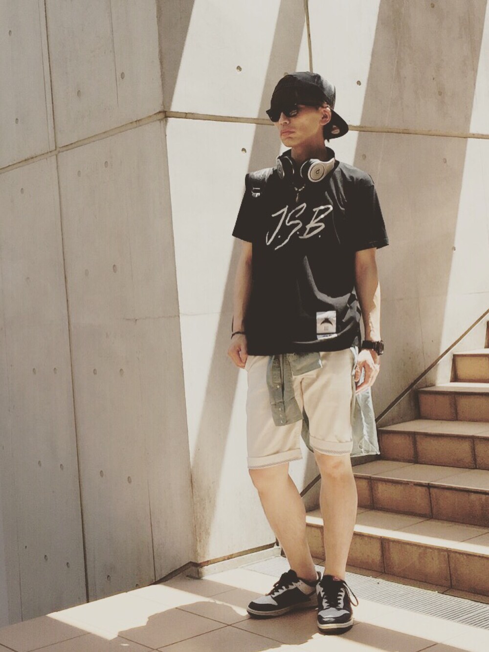 「24karats、FREAK’Ｓ STORE、ray ban、J.S.B.、JSB、戦闘服、beats by dr.dre、CAP、ナイキ、フェススタイル」｜「J.S.Bのアイテム（Tシャツ/カットソー、ブラック系）」を使った、トゥッティさん（メンズ・183cm）の夏コーディネートの1枚目の写真