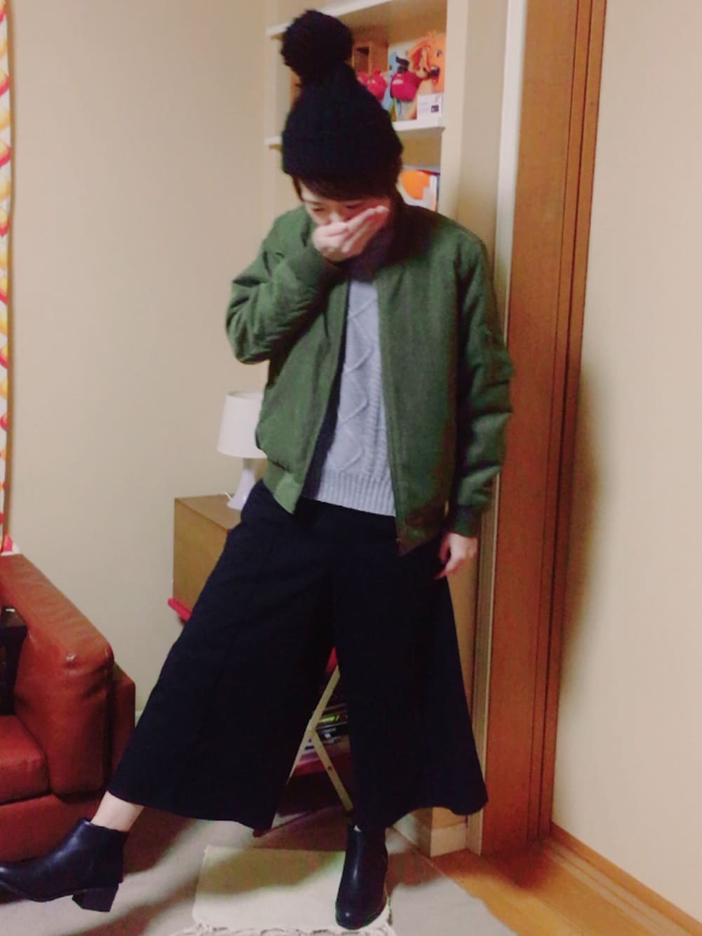 「冬コーデ、プチプラ、ガウチョパンツ、シンプル、ニット帽、ショートブーツ、ショートヘア」｜「GUのアイテム（その他パンツ、ブラック系）」を使った、emco＋mさん（レディース・160cm）の秋コーディネートの1枚目の写真
