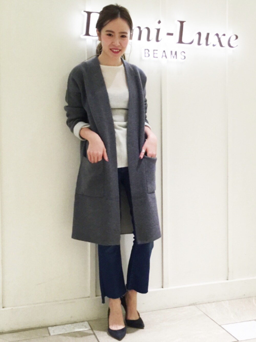 「大人カジュアル、 mother、VONDEL、 きれいめカジュアル、 カジュアルコーデ、Demi-luxe BEAMS、 秋コーデ、 キレイめ、 冬、 冬コーデ」｜「Demi-Luxe BEAMSのDemi-Luxe BEAMS / Wフェイス ロングVネックカーディガン（カーディガン/ボレロ、グレー系）」を使った、Demi-Luxe BEAMSさん（レディース・160cm）の秋コーディネートの1枚目の写真