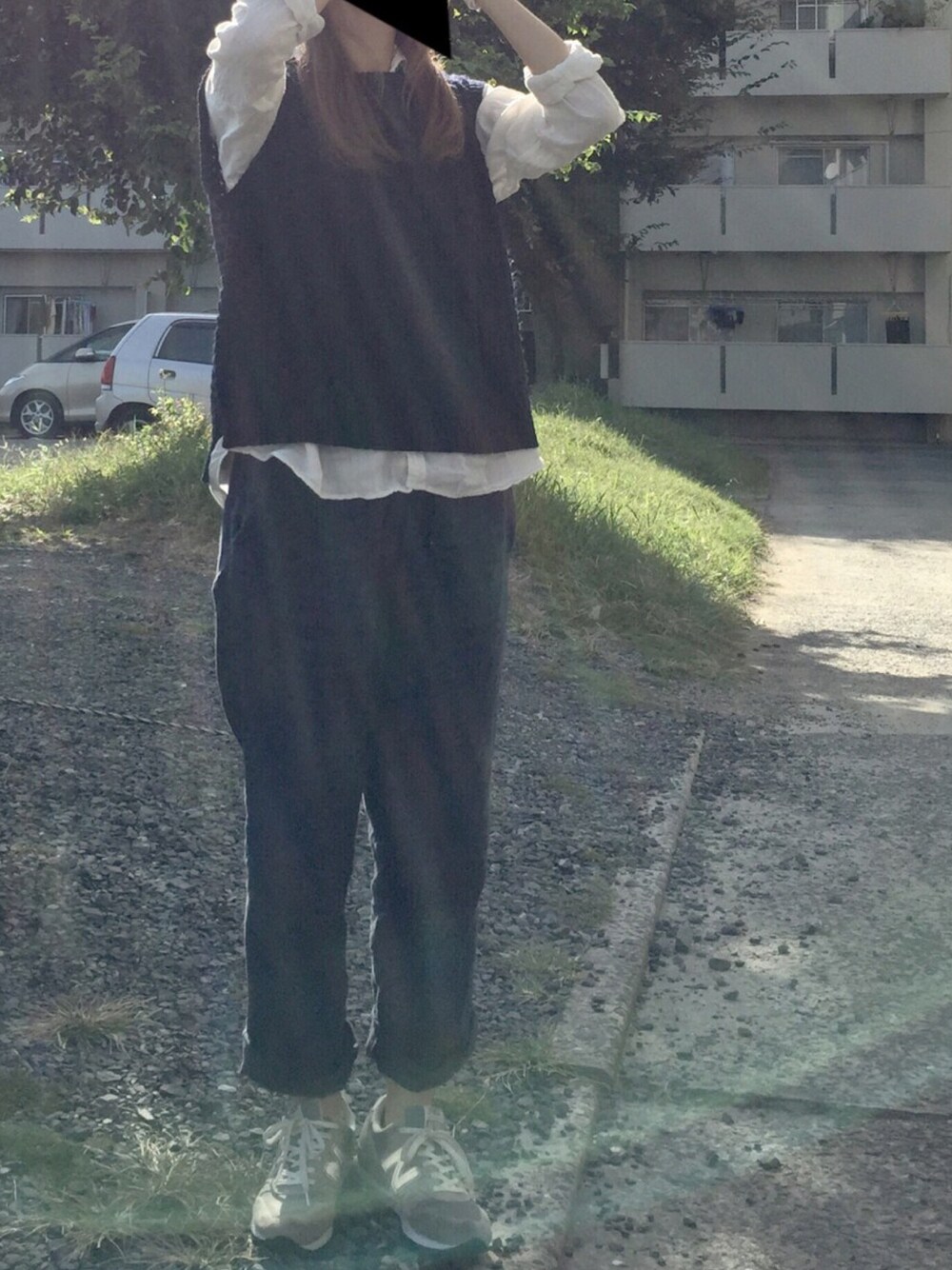 「ラフスタイル、ラクチンコーデ、秋服、ベスト×シャツ、veritecoeur、New Balance、996、ヘアアレンジ、パンツスタイル、おひさま」｜「GUのアイテム（ベスト、ブルー系）」を使った、manureさん（レディース・163cm）の秋コーディネートの1枚目の写真