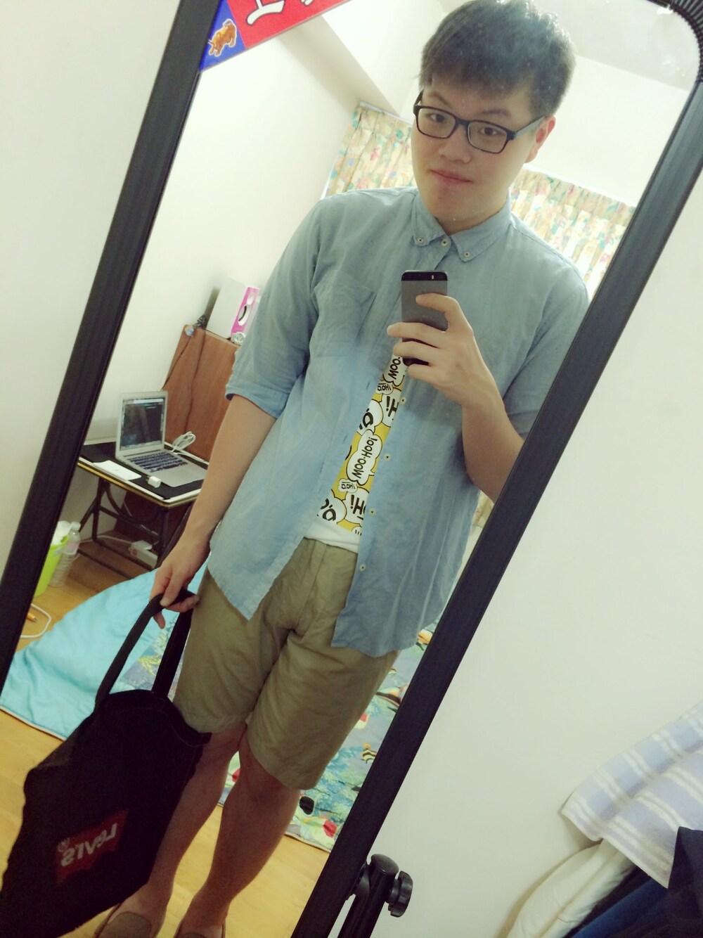 「summer、vacation、street、blue、BROWN、white、Taiwan、TAIPEI、Lazybone、denim」｜「UNIQLOのアイテム（Tシャツ/カットソー、ホワイト系）」を使った、진일상さん（メンズ・175cm）の夏コーディネートの1枚目の写真