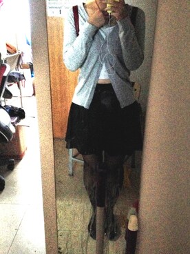 「UNIQLO（ユニクロ）のアイテム（スカート、ブラック系）」を使った、何梁水さん（レディース・172cm）の春コーディネート