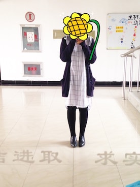 「New look（ニュールック）のアイテム（シャツ/ブラウス、ホワイト系）」を使った、何梁水さん（レディース・172cm）の春コーディネート