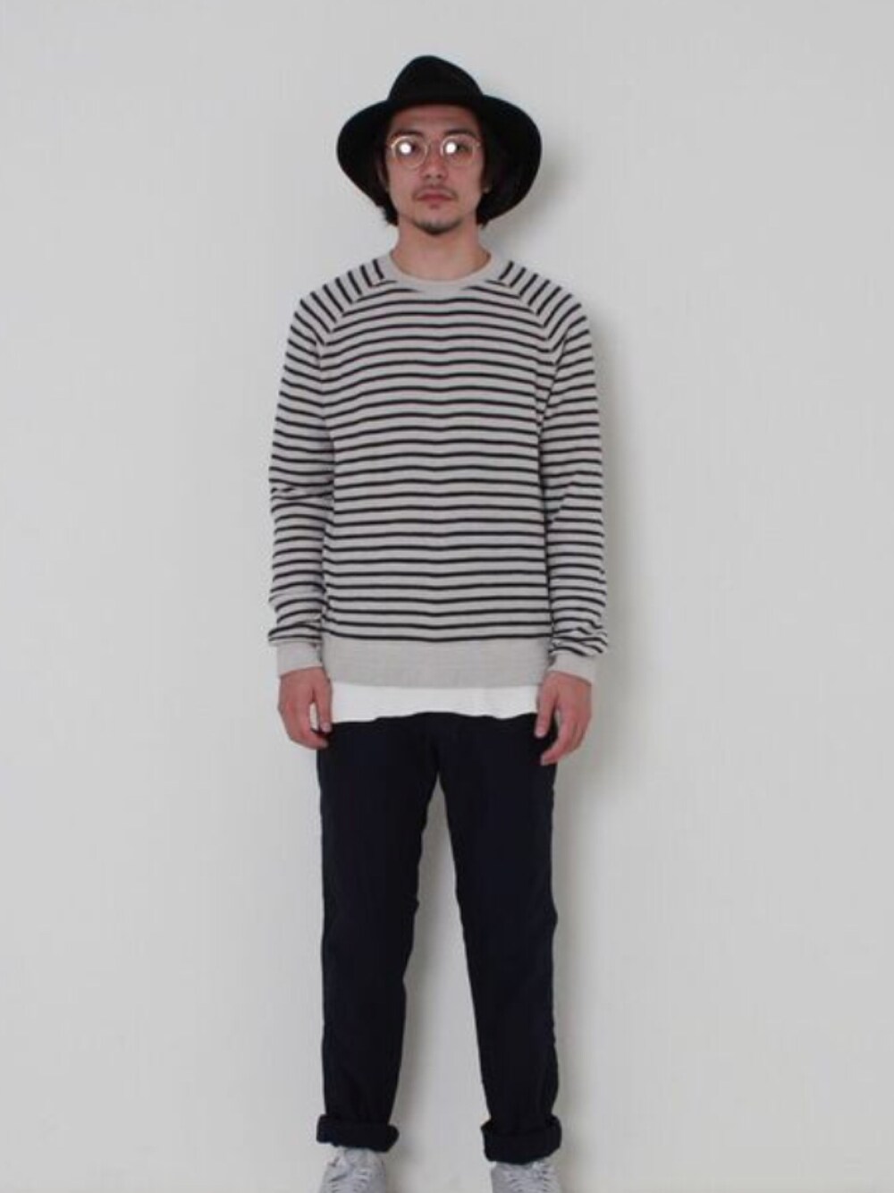 「オトナカジュアル、春コーデ、スウェット」｜「Heritage stoneのアイテム（Tシャツ/カットソー、グレー系）」を使った、ｍａｓａ４４４さん（メンズ・180cm）の冬コーディネートの1枚目の写真