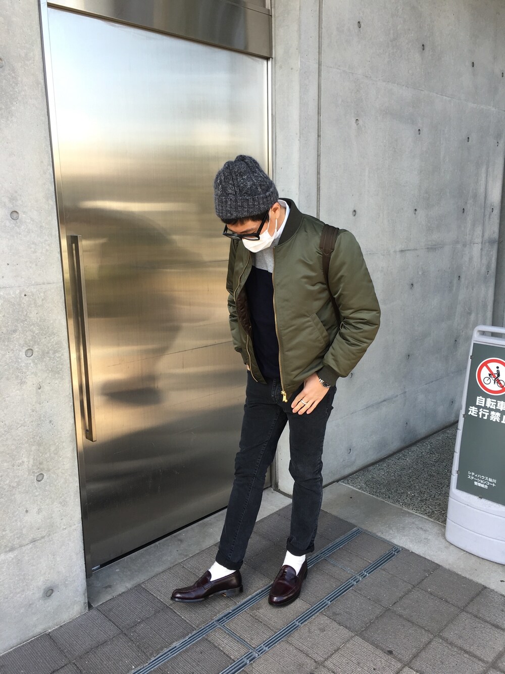 「MR.GENTLEMANのアイテム（ブルゾン、グリーン系）」を使った、KOROSUKEさん（メンズ・175cm）の冬コーディネートの1枚目の写真