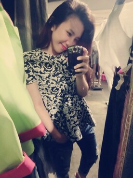 何芝芸さんのコーディネート