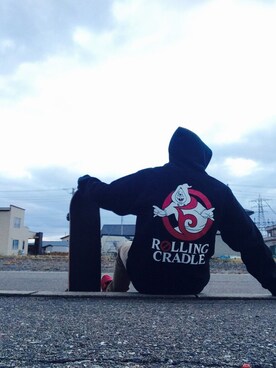 「ROLLING CRADLE（ローリングクレイドル）のアイテム（パーカー）」を使った、BBさん（メンズ・175cm）の秋コーディネート