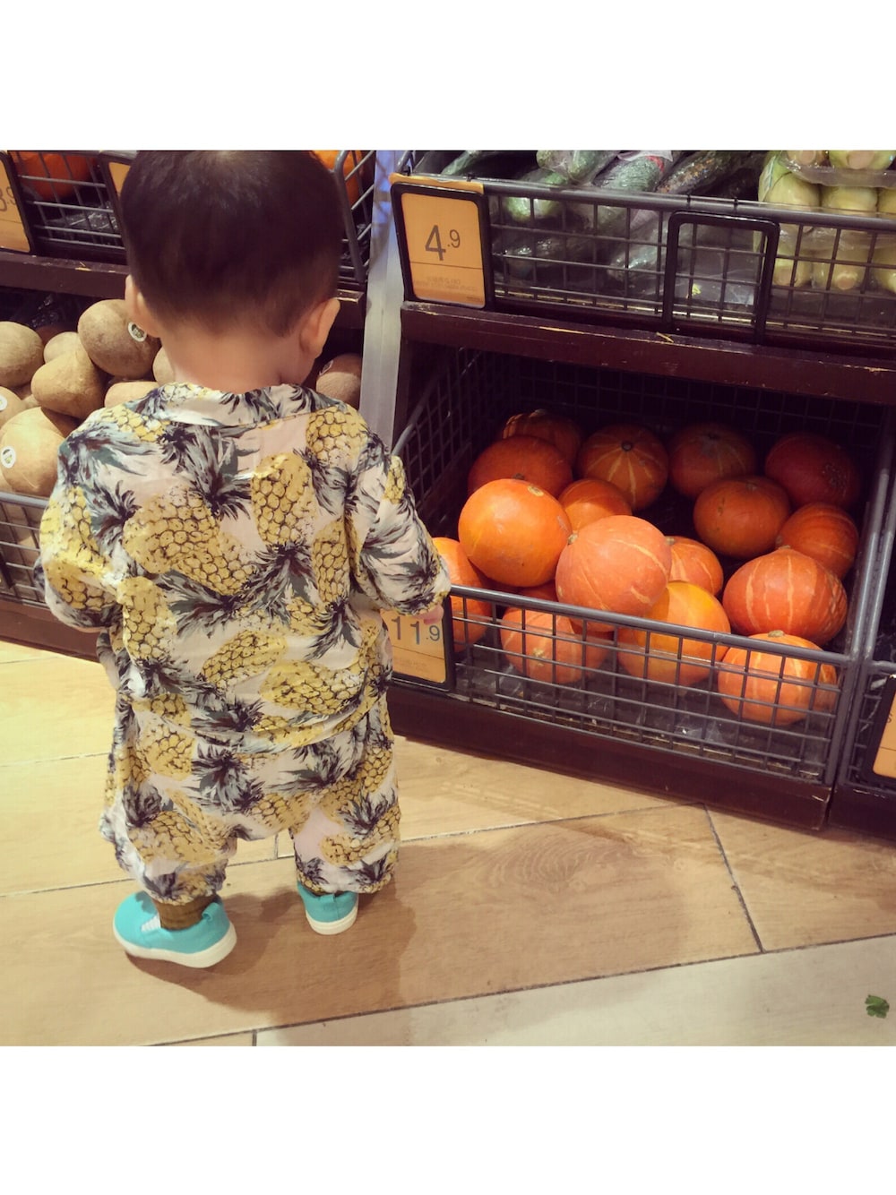 「shopping、菠蘿」｜「Ampersandのアイテム（モカシン/デッキシューズ、グリーン系）」を使った、JAMさん（キッズ・80cm）の夏コーディネートの1枚目の写真