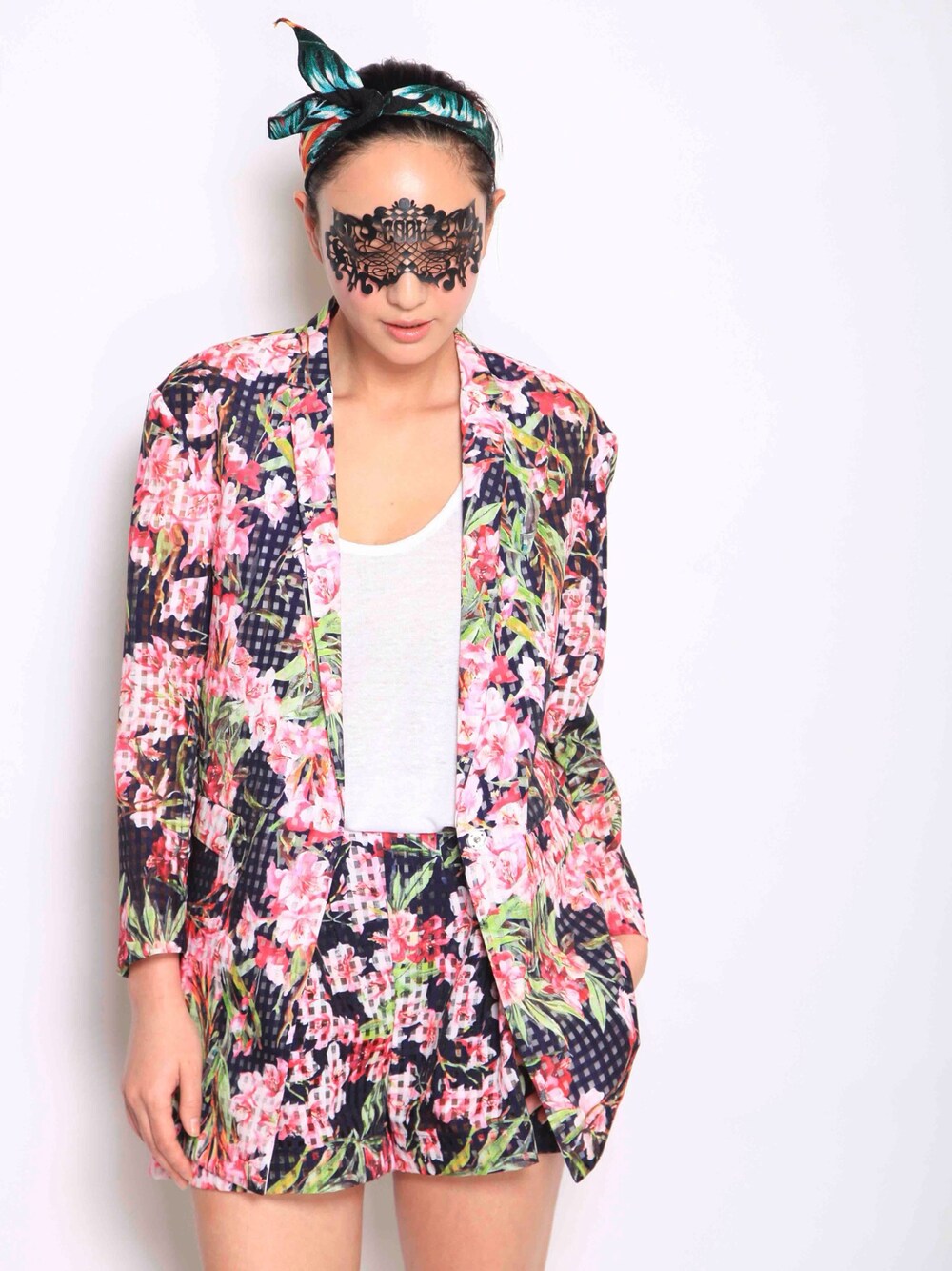 「whysocool」｜「whysocoolのアイテム（スーツジャケット、その他）」を使った、Yumikoさん（レディース・173cm）の夏コーディネートの1枚目の写真