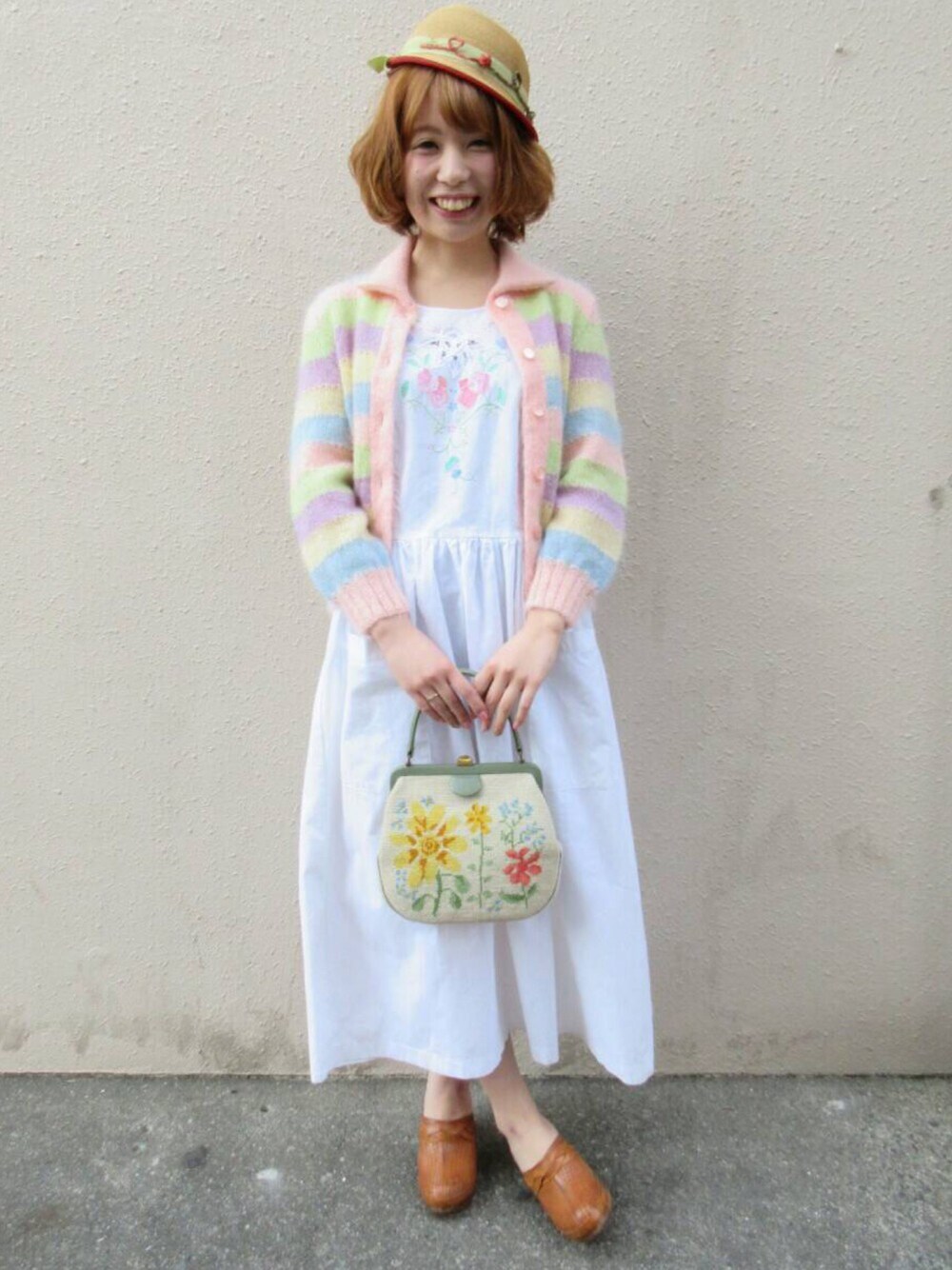 「大人ヤンチャガラ祭り、柄×柄、ホワイト、春、パステルカラー、パステルニット」｜「vintageワンピースのアイテム（ワンピース/ドレス、ホワイト系）」を使った、AiLeen by GROGGROGさん（レディース・165cm）の冬コーディネートの1枚目の写真
