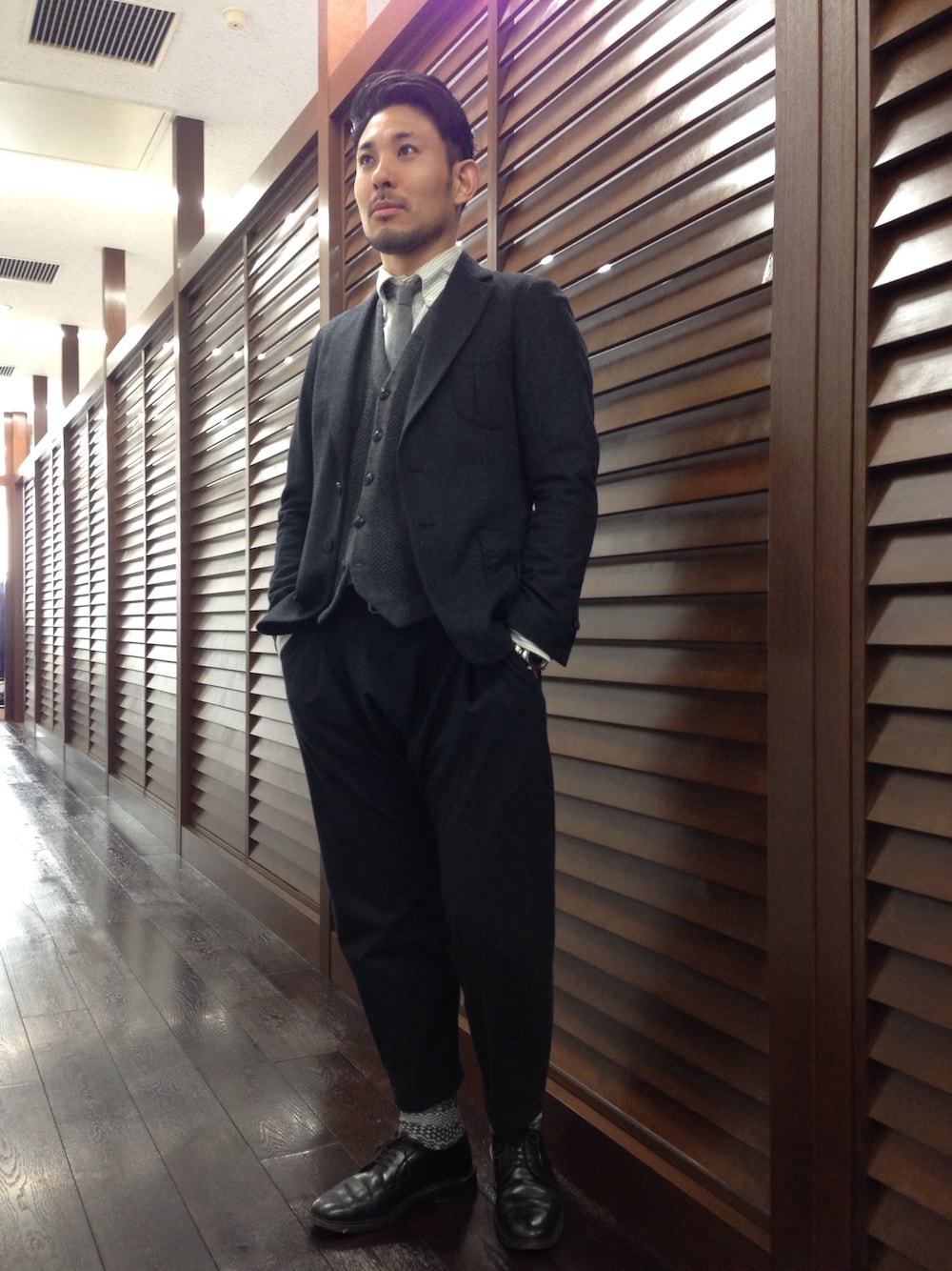 「m's braque」｜「m's braqueのアイテム（テーラードジャケット、ブラック系）」を使った、Puskeさん（メンズ・178cm）の冬コーディネートの1枚目の写真