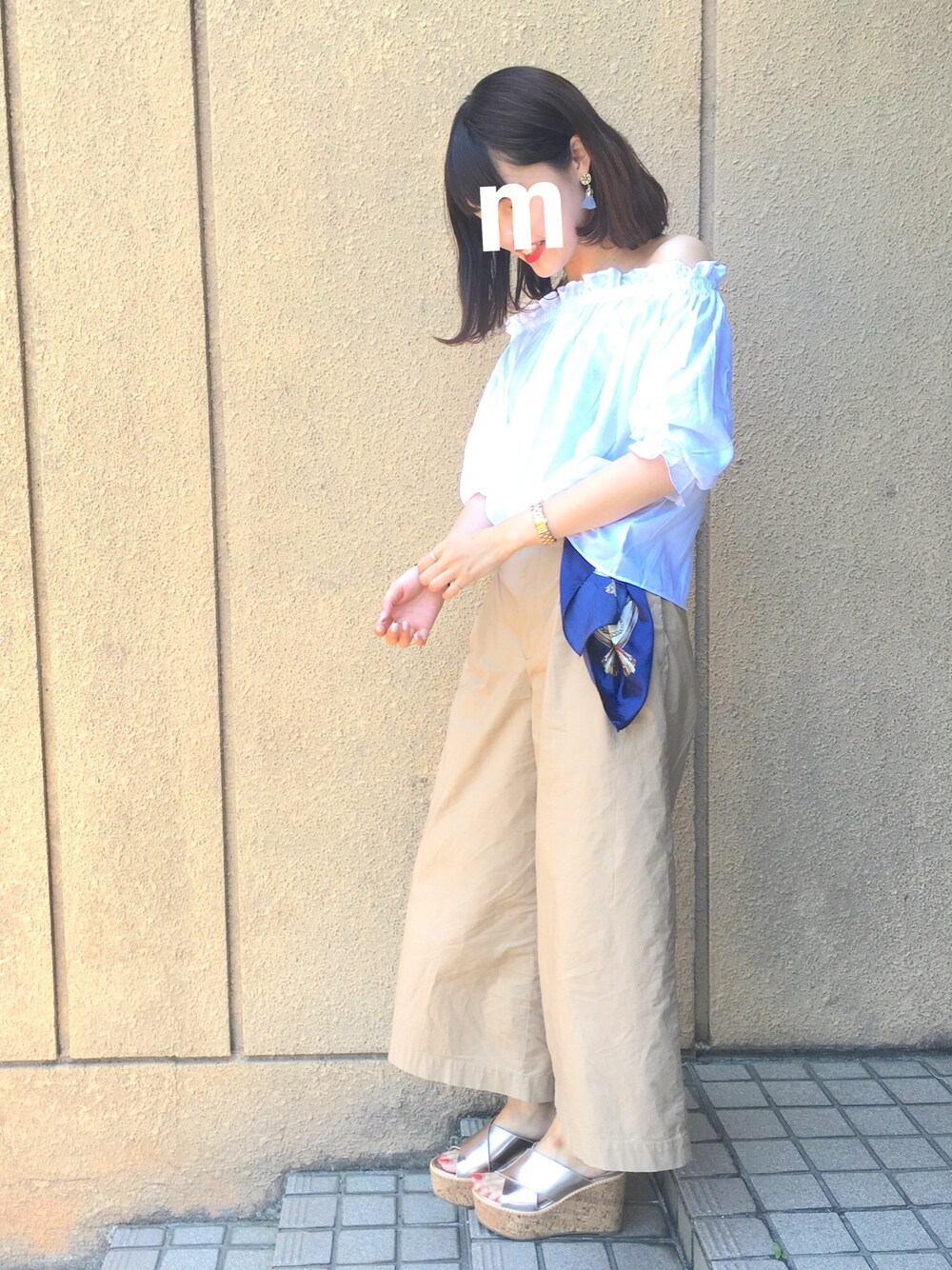 「カジュアル、夏、ゆるコーデ、UNIQLO、オフショル、ワイドパンツ、ドラフトRA、RANDA、サボ」｜「DHOLICのアイテム（ピアス（両耳用）、グレー系）」を使った、Tsubuさん（レディース・162cm）の夏コーディネートの1枚目の写真