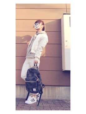 「ホワイトスニーカー」｜「アイテム（ブルゾン）」を使った、Atsukoさん（レディース・152cm）の春コーディネート