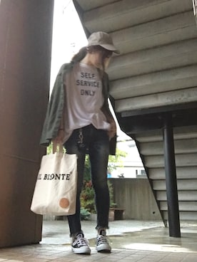 「Ungrid（アングリッド）のインディゴフレイドヘムストスリ（デニムパンツ）」を使った、Atsukoさん（レディース・152cm）の秋コーディネート