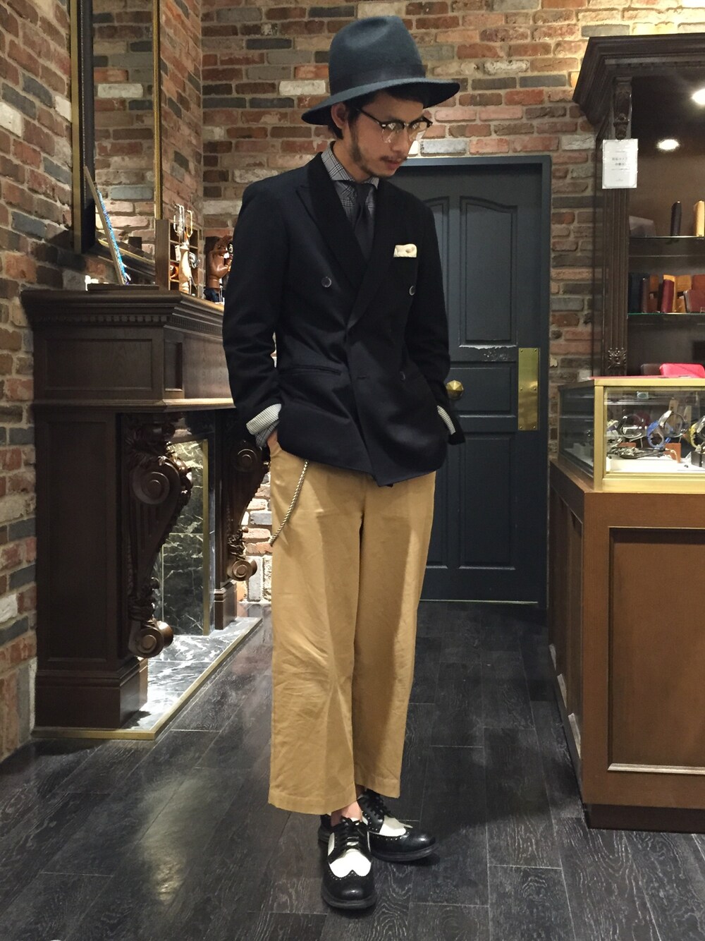 「ナノユニバース、nano・universe Library、LOST dessau、mighty shine、shuron、altea、Andrea D'Amico、COLE HAAN(COLE HAAN)、ツバ広ハット、ワイドパンツ」｜「NANO universeのMighty Shine(マイティシャイン)/ 別注japan madeロングハット（ハット、ブラック系）」を使った、窪田 孝之さん（メンズ・170cm）の夏コーディネートの1枚目の写真