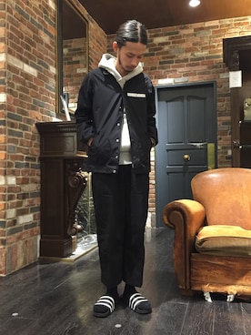 「NANO universe（ナノユニバース）のベルト付ワイドチノパンツ（チノパンツ）」を使った、窪田 孝之さん（メンズ・170cm）の春コーディネート