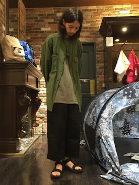 「NANO universe（ナノユニバース）のベルト付ワイドチノパンツ（チノパンツ）」を使った、窪田 孝之さん（メンズ・170cm）の夏コーディネート