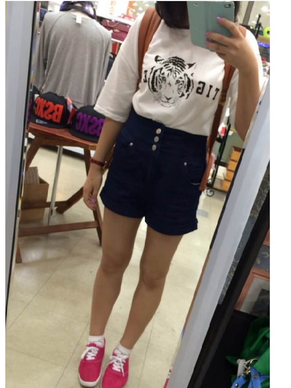 「ハイウエスト、韓国」｜「韓国のアイテム（Tシャツ/カットソー、ホワイト系）」を使った、りーさんさん（レディース・157cm）の夏コーディネートの1枚目の写真