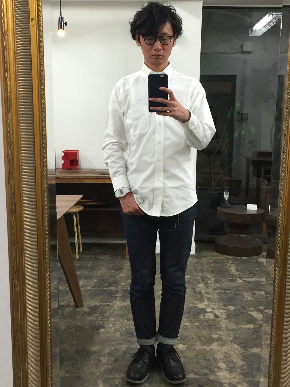 「ブルックスブラザーズ、blooksbrothers、A.P.C.、A.P.C、アーペーセー、ロンハーマン、G-SHOCK」｜「BROOKS BROTHERSのアイテム（シャツ/ブラウス、ホワイト系）」を使った、金子洋平さん（メンズ・176cm）の冬コーディネートの1枚目の写真