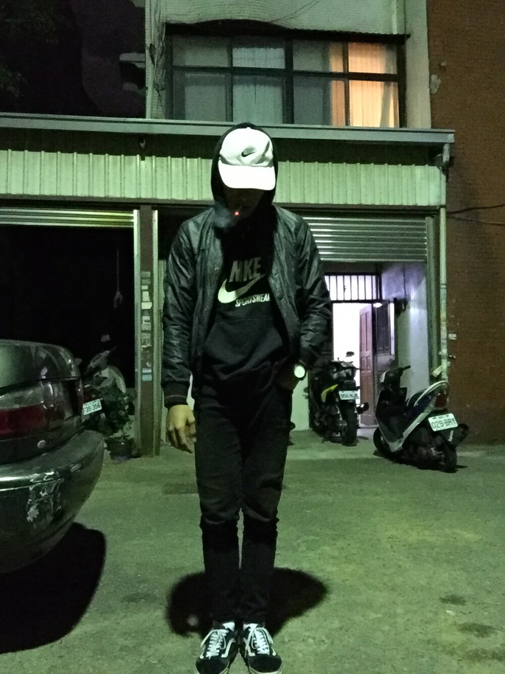 「black」｜「NIKEのアイテム（ハット、ホワイト系）」を使った、Owenさん（メンズ・176cm）の秋コーディネートの1枚目の写真