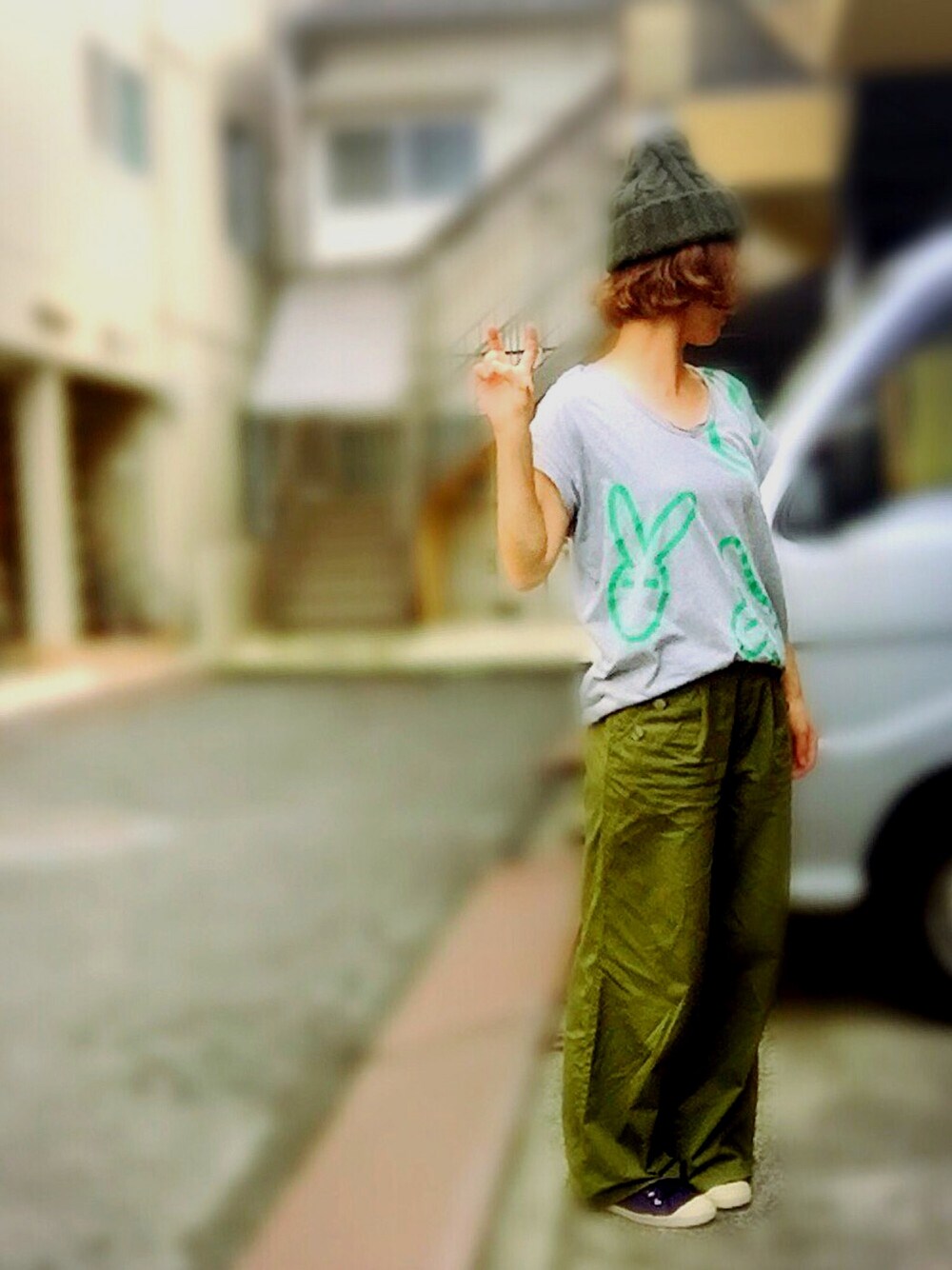 「ラブ＆ピース2016、古着、古着MIX、秋のコーデ、秋コーデ、秋色、カーキ、ワイドパンツ」｜「jevous enprie!のS J:ジャンケンティー（Tシャツ/カットソー、グレー系）」を使った、アクロン🚛🎶さん（レディース・163cm）の秋コーディネートの1枚目の写真
