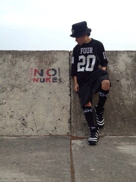 「UNIF（ユニフ）のアイテム（Tシャツ/カットソー）」を使った、Denis Hsuさん（メンズ・170cm）の春コーディネート