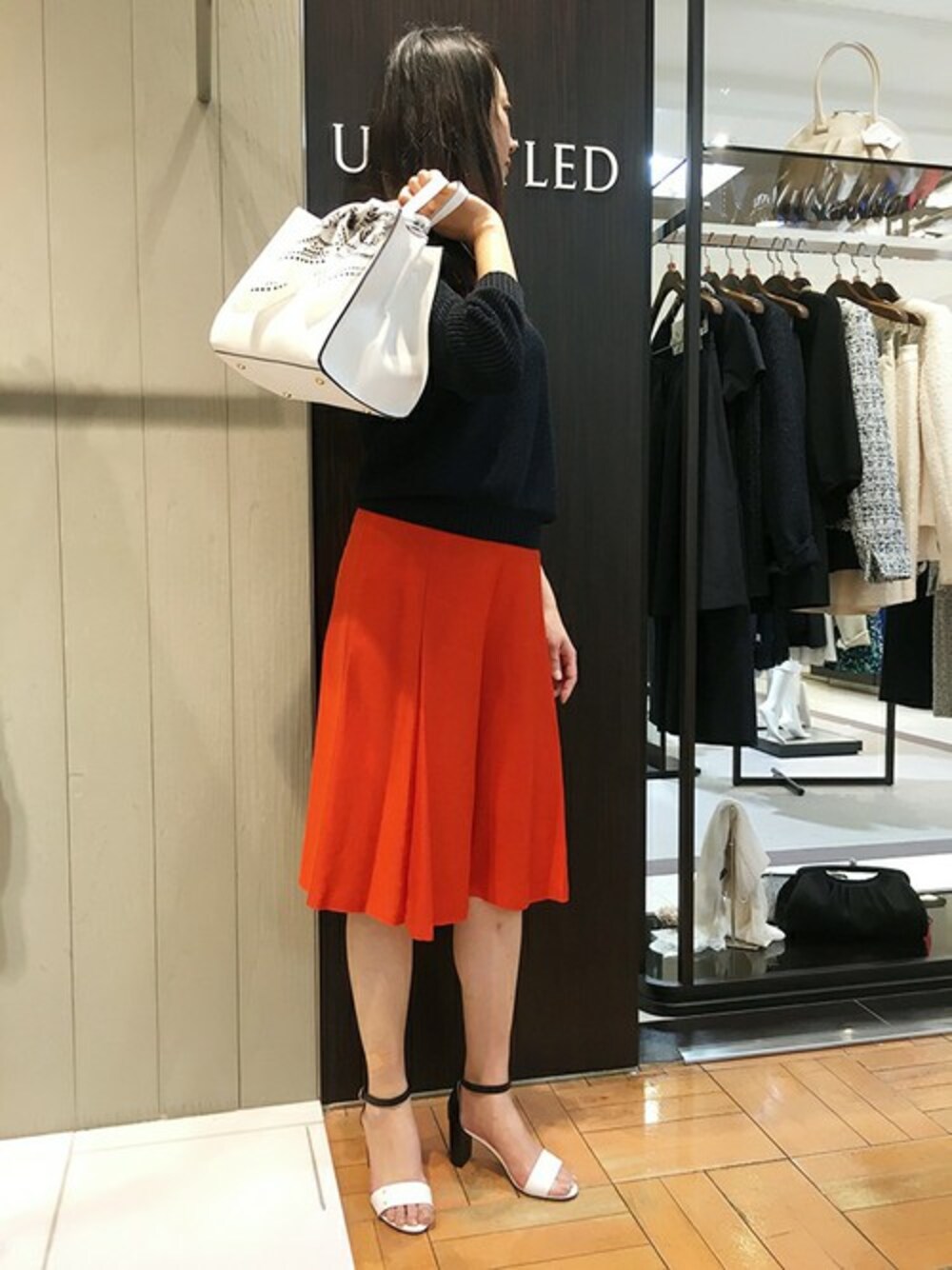 「レッド、ネイビー、サンダル、ガウチョパンツ、サマーニット、ガウチョ」｜「UNTITLEDの【VERY4月号掲載】ホールガーメントサマーニット（ニット/セーター、ブルー系）」を使った、UNTITLEDさん（レディース・164cm）の春コーディネートの1枚目の写真