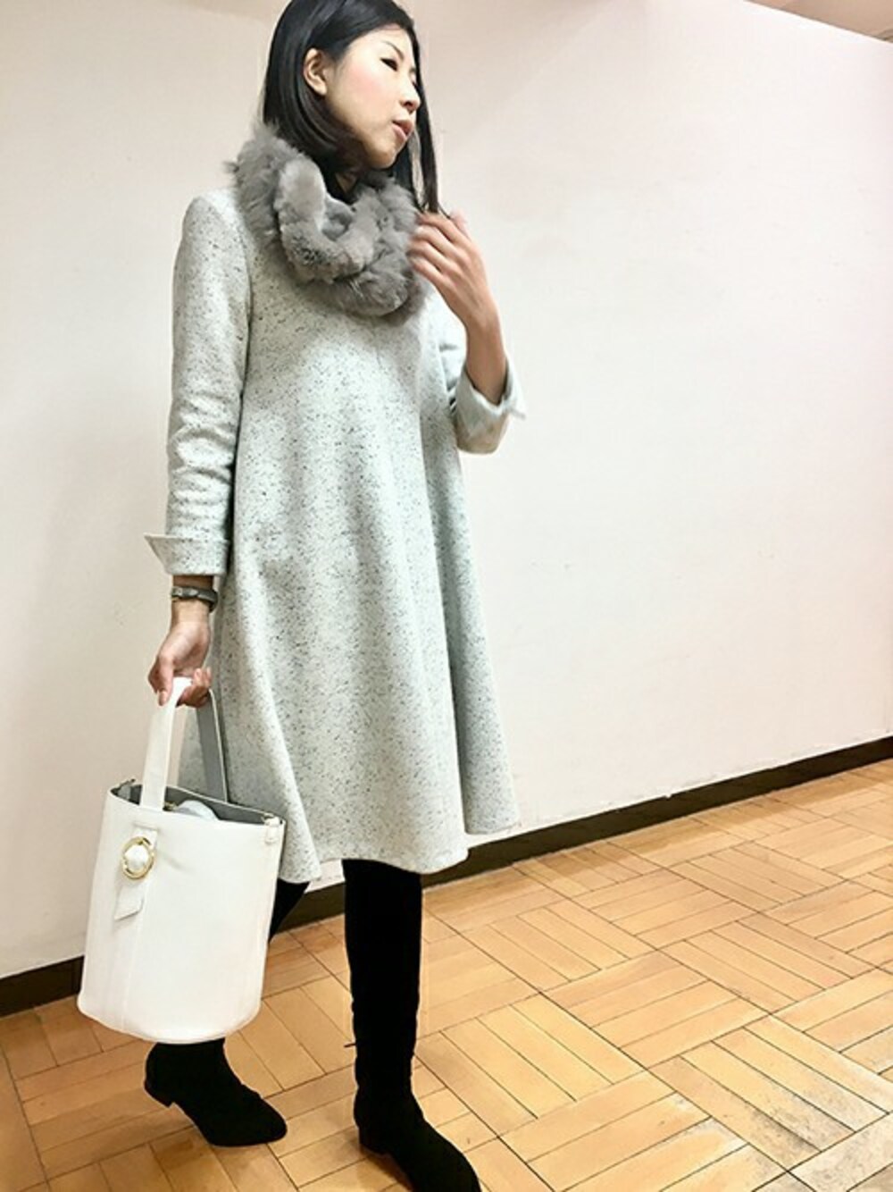 「ワンピース、ロングブーツ、パーティースタイル、クリスマス、忘年会、新年会、ファー小物」｜「UNTITLEDのネップAラインワンピース（ワンピース、ホワイト系）」を使った、UNTITLEDさん（レディース・163cm）の冬コーディネートの1枚目の写真