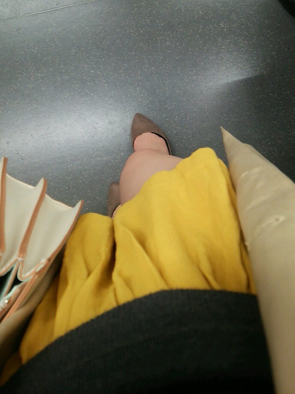 「GUのアイテム（ニット/セーター、グレー系）」を使った、ゆさん（レディース・155cm）の秋コーディネートの1枚目の写真