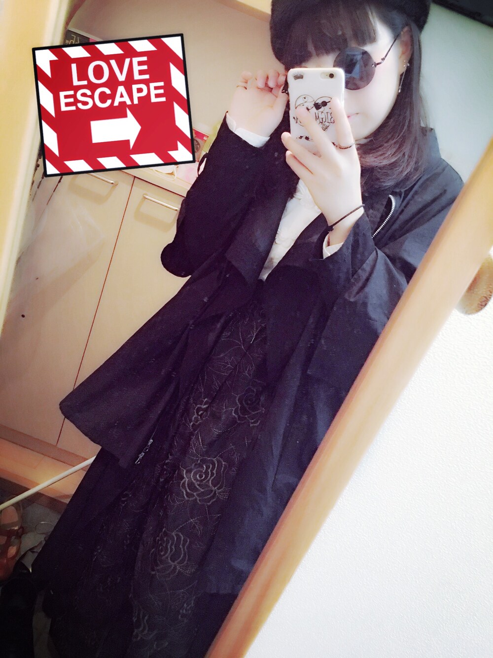 「黒コーデ、ブラックコーデ、monomania、モード モノトーン 古着」｜「monomaniaのアイテム（その他パンツ、ブラック系）」を使った、あかしゃん。さん（レディース・160cm）の秋コーディネートの1枚目の写真
