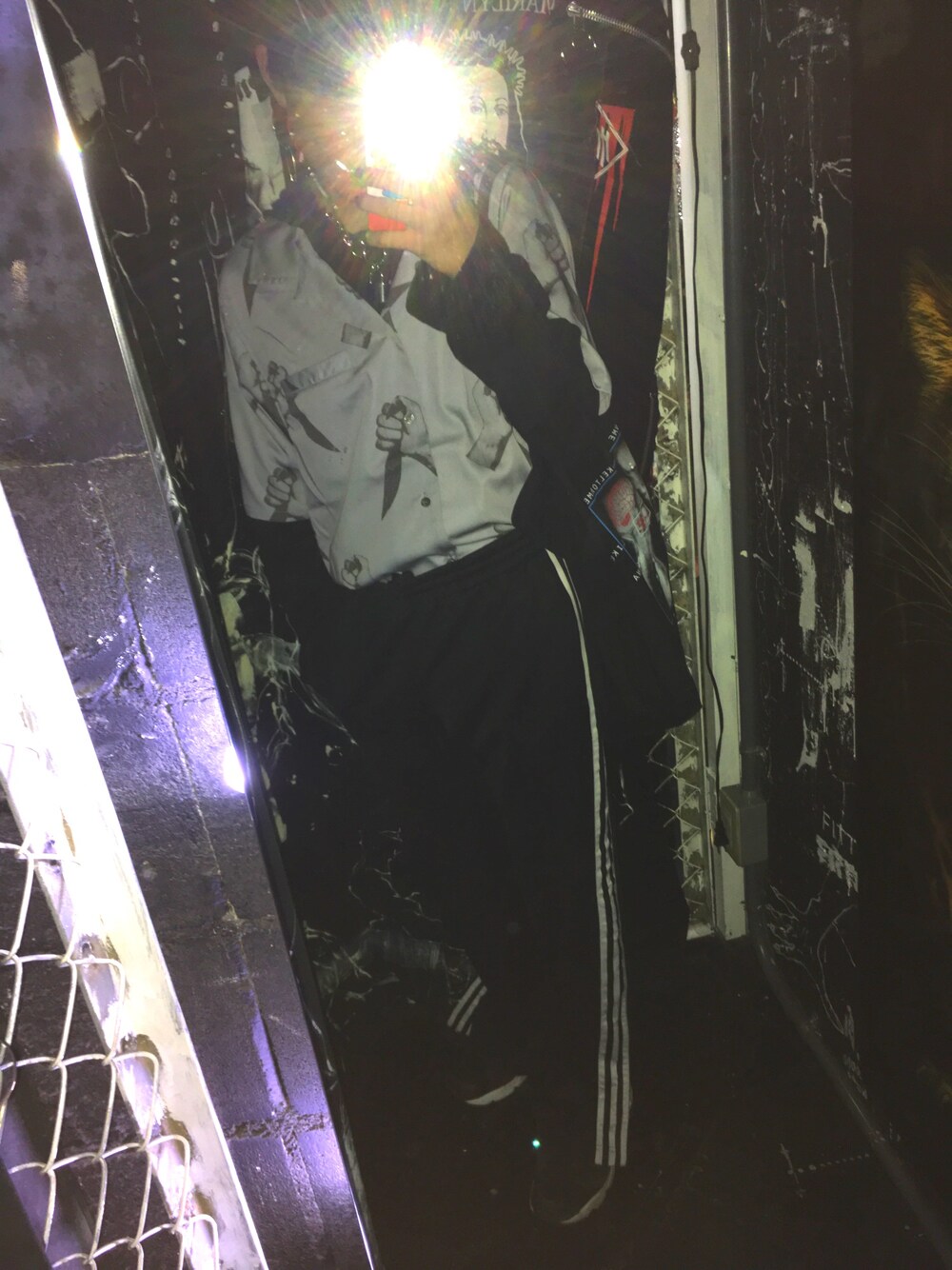 「adidasのアイテム（パンツ、ブラック系）」を使った、payさん（メンズ・167cm）の秋コーディネートの1枚目の写真