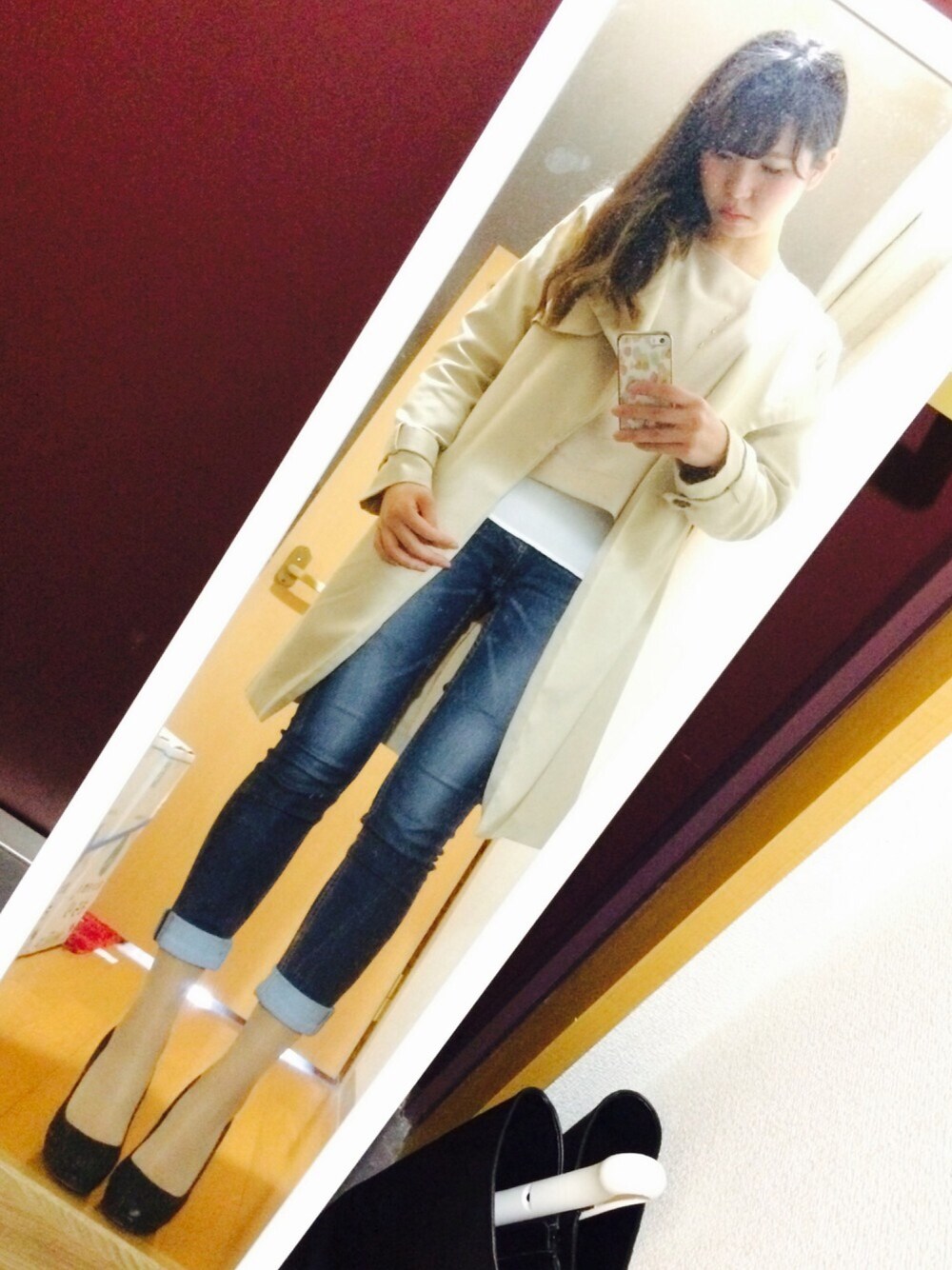 「トレンチコート、テロンチ、デニム、ロールアップ、ハイヒール」｜「AZUL by moussyのGENERAL SKINNY(L74)（デニムパンツ、ブルー系）」を使った、yuccoさん（レディース・161cm）の春コーディネートの1枚目の写真