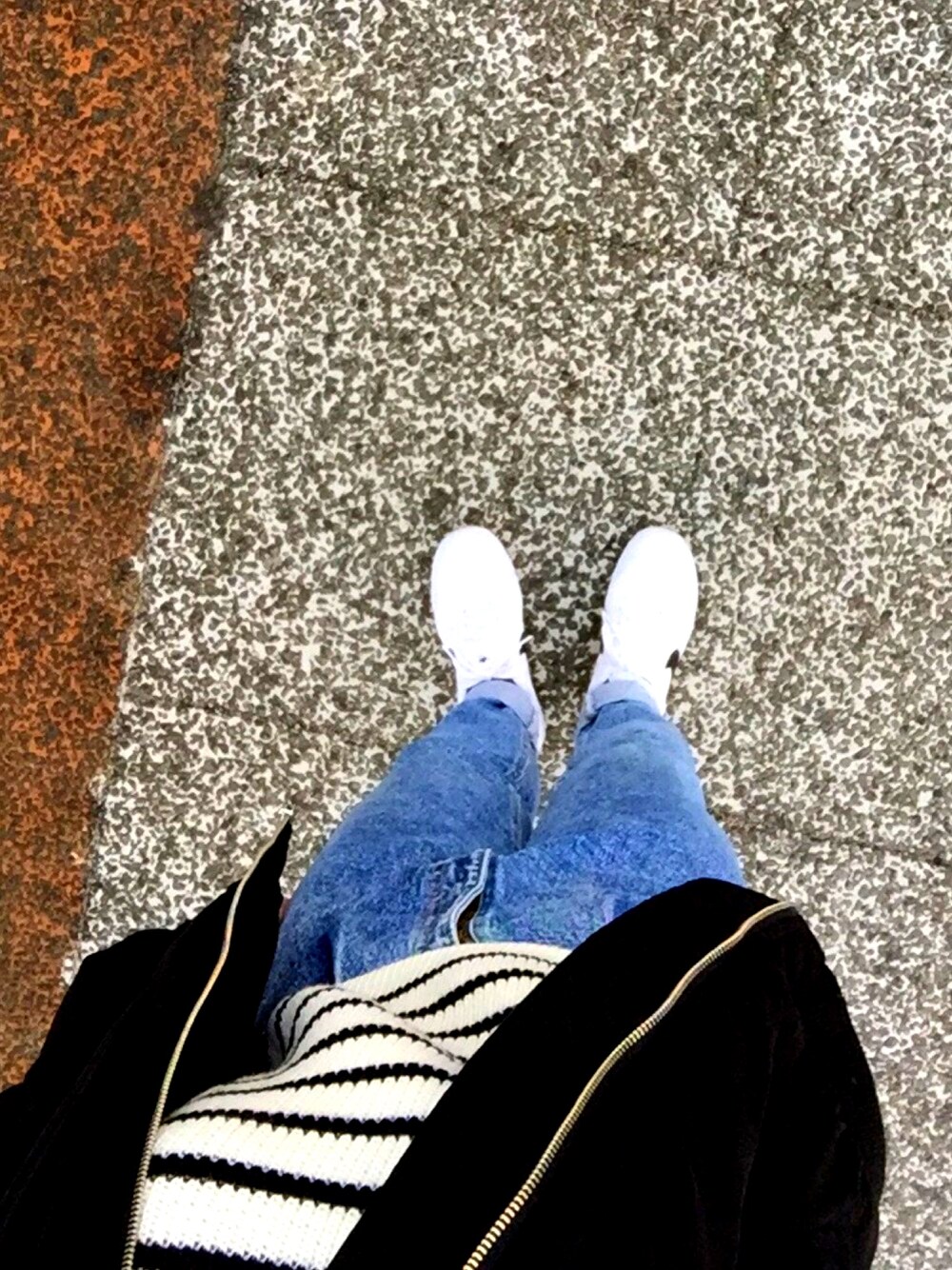 「今日から学校、初日、フルコマ」｜「NIKEのアイテム（スニーカー、ホワイト系）」を使った、はるさん（レディース・156cm）の冬コーディネートの1枚目の写真