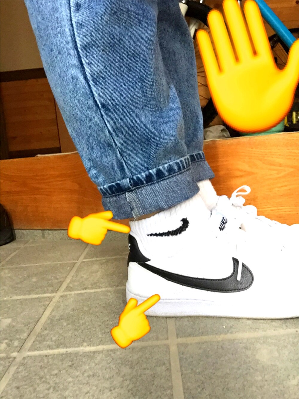 「NIKEソックス、NIKEスニーカー、オールラウンド、ホワイト×ブラック」｜「NIKEのアイテム（ソックス/靴下、ホワイト系）」を使った、はるさん（レディース・156cm）の冬コーディネートの1枚目の写真