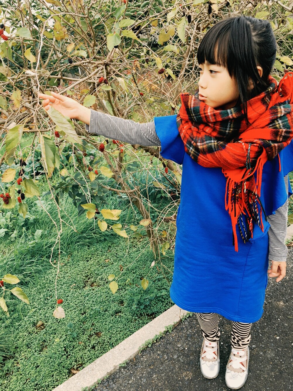 「ワンピース」｜「rasta manisのアイテム（ワンピース、ブルー系）」を使った、Kariさん（キッズ・110cm）の冬コーディネートの1枚目の写真