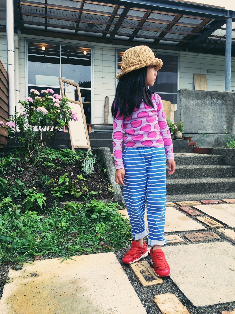 「キッズファッション、女の子、麦わら帽子、雨、水玉、ボーダー」｜「無印良品のアイテム（帽子、ベージュ系）」を使った、Kariさん（キッズ・120cm）の夏コーディネートの1枚目の写真