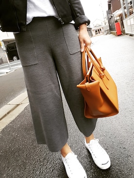 「CELINE（セリーヌ）のアイテム（ハンドバッグ、ブラウン系）」を使った、MAYUMI YOKOTAさん（レディース・160cm）の秋コーディネート