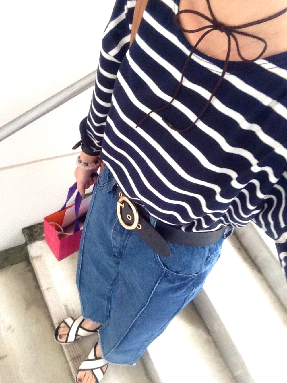 「シンプル、カジュアル、秋、ボーダー、ワイドデニム、ベレー帽、めがね、沖縄、雨」｜「FOREVER 21のFOREVER 21 faux leather circle buckle belt（ベルト、ブラック系）」を使った、 は  なさん（レディース・156cm）の秋コーディネートの1枚目の写真