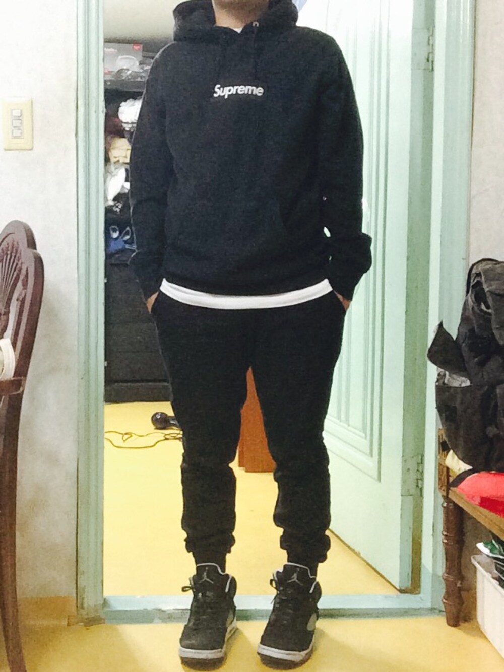 「supreme」｜「Supreme のアイテム（パーカー、ブラック系）」を使った、hack666さん（メンズ・169cm）の秋コーディネートの1枚目の写真