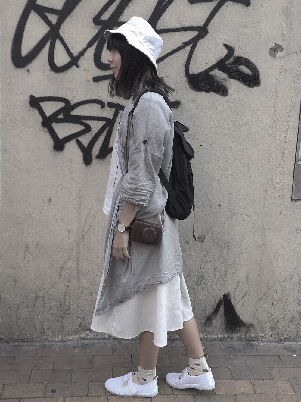 「hkgirl、Hong Kong、hk、grayxwhite、DW」｜「Dickiesのアイテム（ハット、ホワイト系）」を使った、lammmmさん（レディース・163cm）の春コーディネートの1枚目の写真