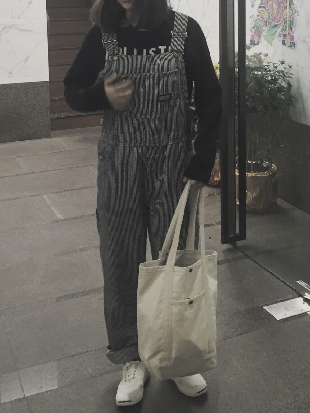 「hk、hkgirl、Hong Kong」｜「CONVERSEのアイテム（シューズ、ホワイト系）」を使った、lammmmさん（レディース・164cm）の冬コーディネートの1枚目の写真