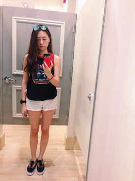 「VERSACE（ヴェルサーチ）のアイテム（香水）」を使った、Stephanie Lingさん（レディース・168cm）の夏コーディネート