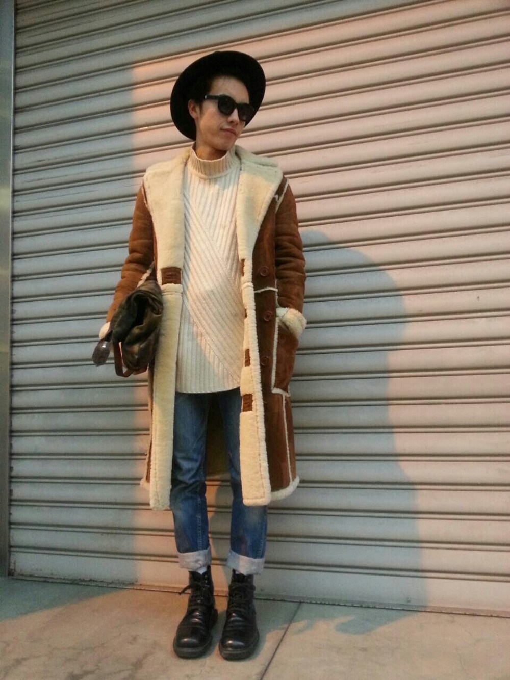 「VINTAGE、GUCCI、RAF SIMONS」｜「アイテム（その他アウター、ブラウン系）」を使った、もちおかさん（メンズ・173cm）の春コーディネートの1枚目の写真