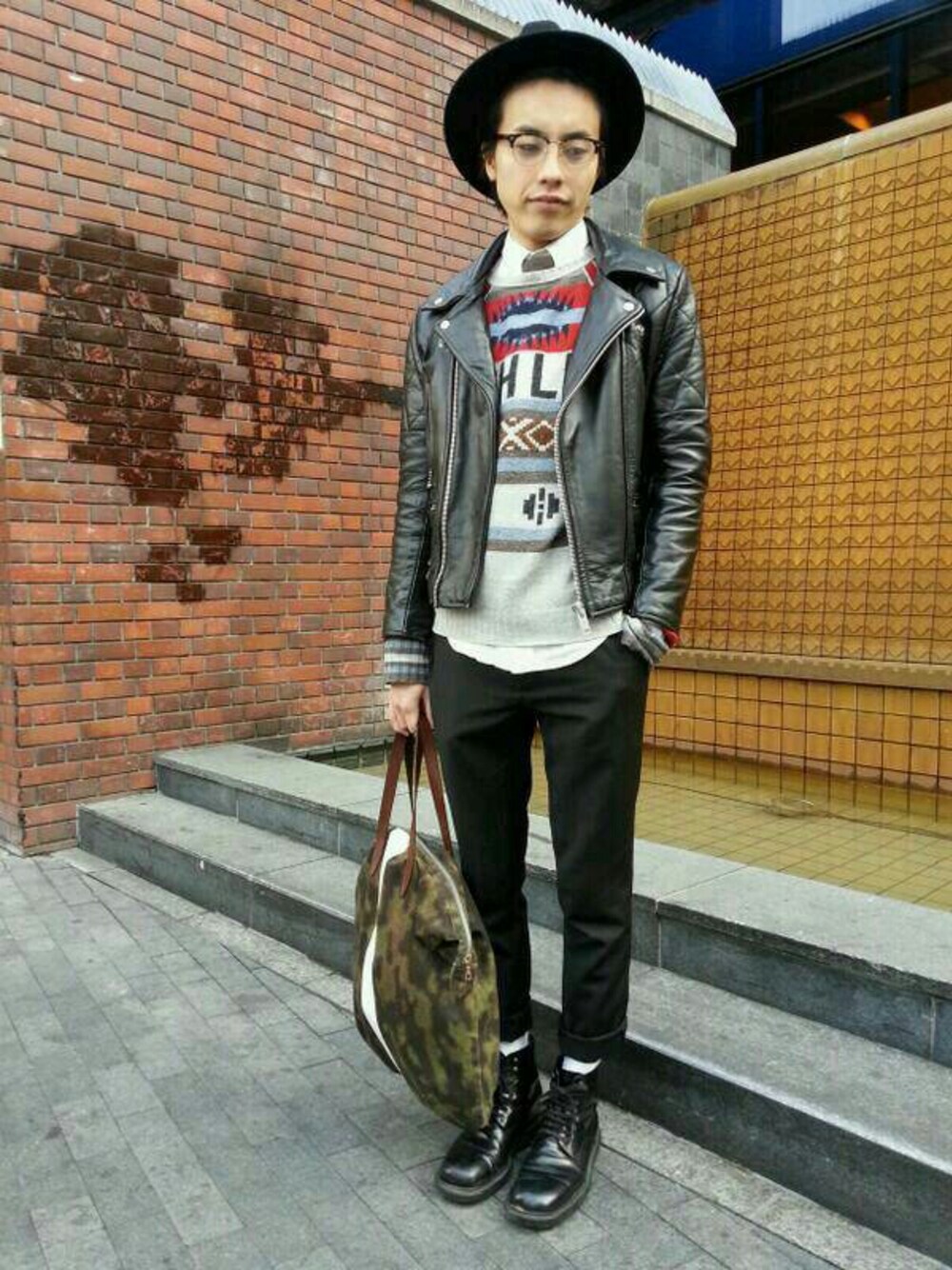 「VINTAGE、GUCCI、KRIS VAN ASSCHE、D&G」｜「アイテム（ライダースジャケット、ブラック系）」を使った、もちおかさん（メンズ・173cm）の春コーディネートの1枚目の写真