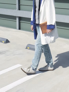 「グレーのタートルネック」｜atuoさん（メンズ・175cm）の春コーディネート
