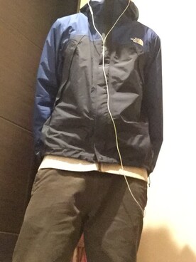 「アイテム（マウンテンパーカー、ブルー系）」を使った、しょうさん（メンズ・172cm）の冬コーディネート