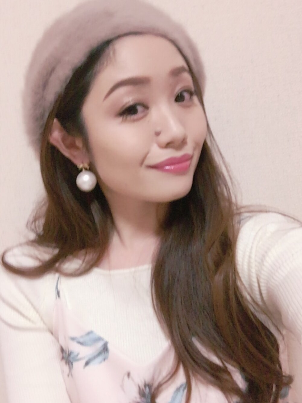 「ベレー帽、アンゴラベレー、ベレー、トレンド、インデックス、INDEX、MERCURYDUO(MERCURYDUO)、マーキュリーデュオ(MERCURYDUO)、ハニーサロン、ピアス」｜「Honey Salonのアイテム（ピアス（両耳用）、ホワイト系）」を使った、Yoshie Fujiuさん（レディース・155cm）の秋コーディネートの1枚目の写真